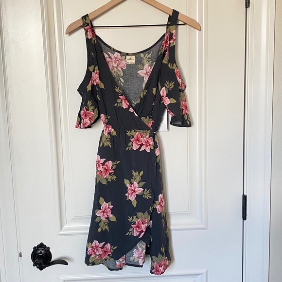 NWT O’Neill Dress Sz XS Cecilia Grey Pink Floral Wrap Around Cold Shoulder - Picture 3 of 9